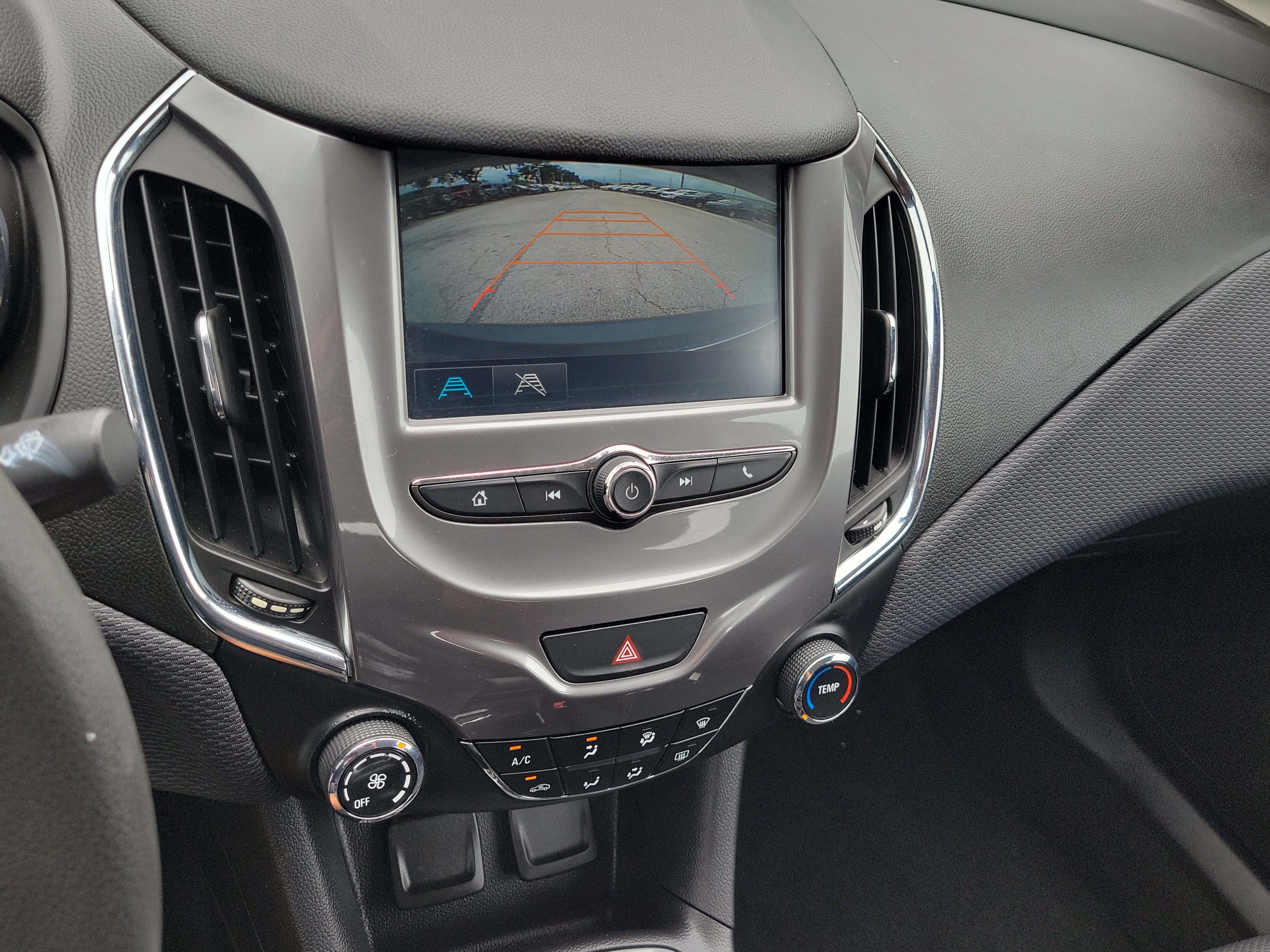 Used 2018 Chevrolet Cruze LT FWD image 26