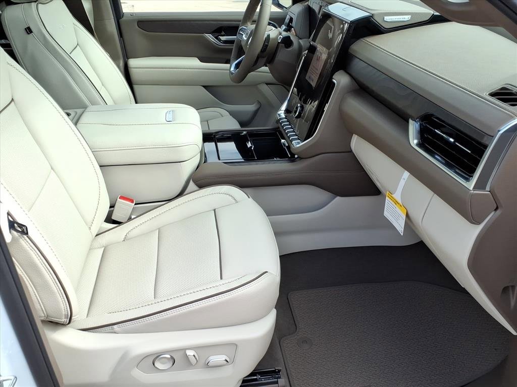 New 2026 GMC Yukon XL Denali w/ Denali Reserve Package image 17