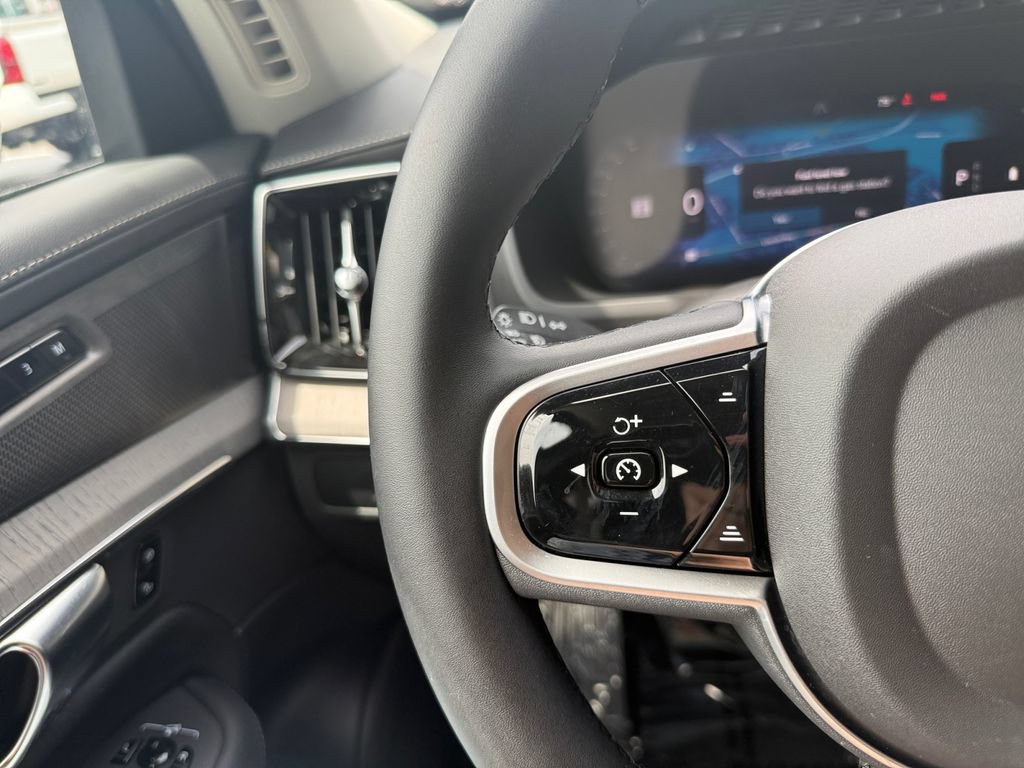 Used 2025 Volvo XC90 B6 Ultra w/ Protection Package AWD/4WD image 29