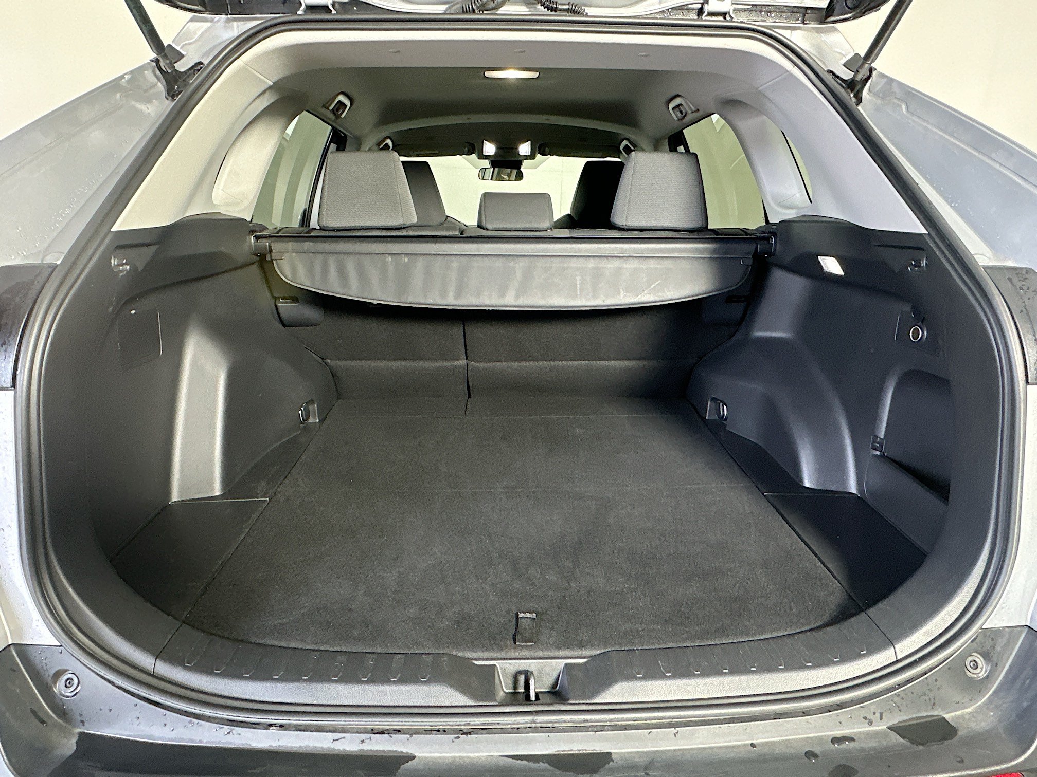 Used 2025 Toyota RAV4 XLE FWD image 27