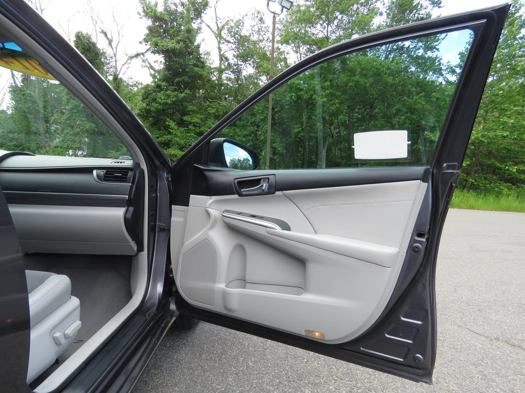 Used 2014 Toyota Camry XLE w/ Leather Package FWD image 12