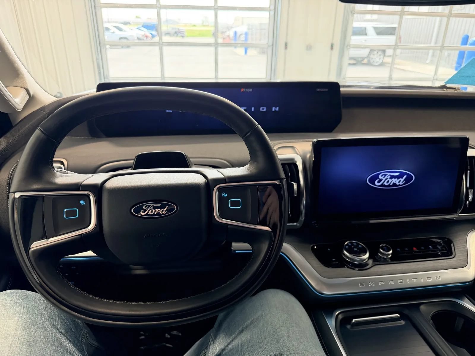 Used 2025 Ford Expedition Platinum AWD/4WD image 30