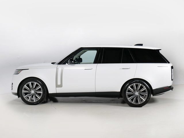 Used 2023 Land Rover Range Rover SE AWD/4WD image 2
