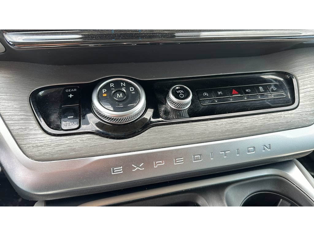 Used 2025 Ford Expedition Max Platinum AWD/4WD image 17
