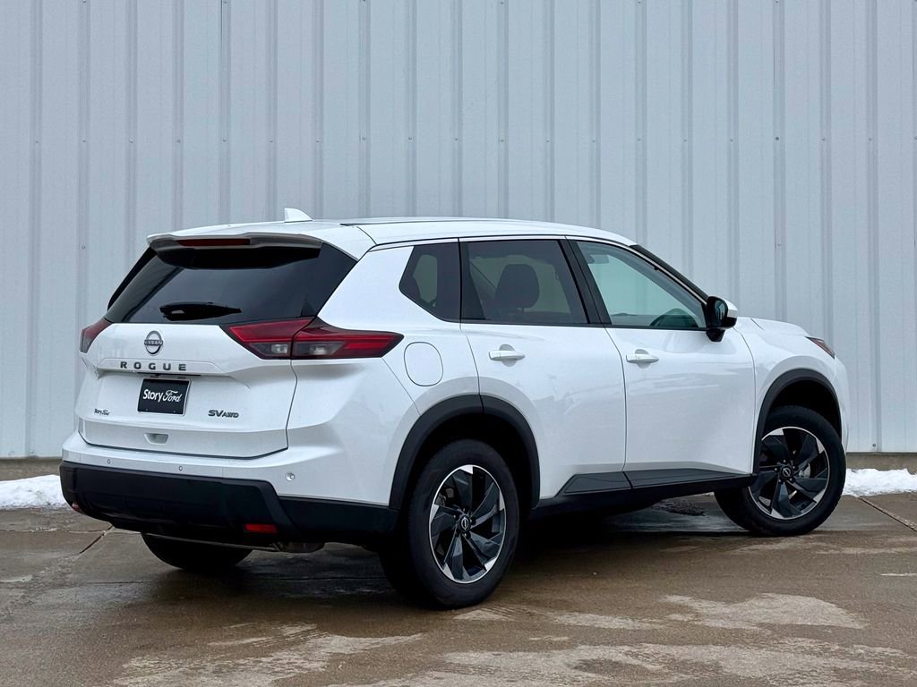 Used 2024 Nissan Rogue SV image 5