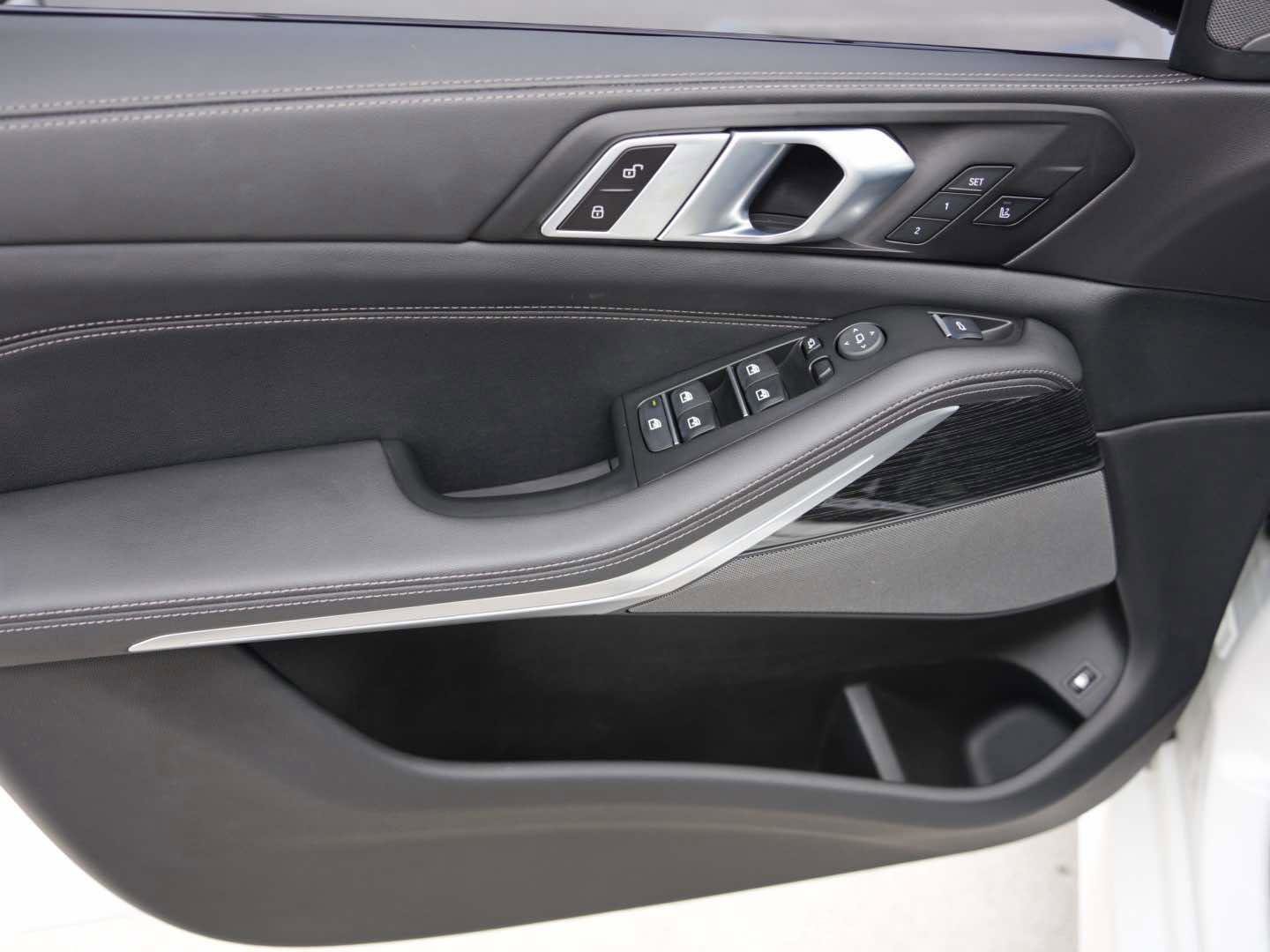 Certified 2024 BMW X5 xDrive50e w/ M Sport Package image 12