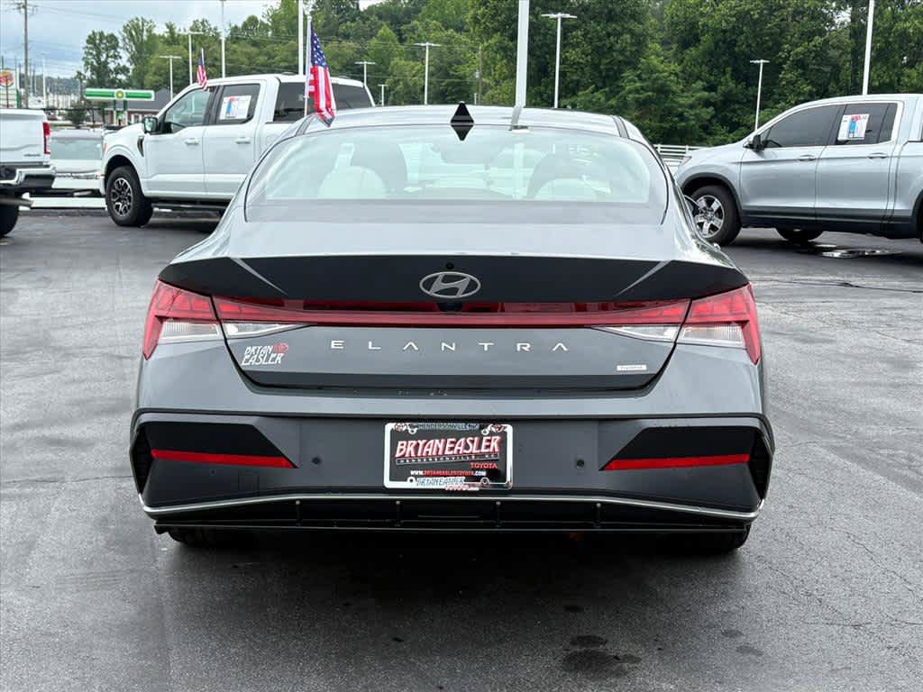 Used 2024 Hyundai Elantra Limited FWD image 29