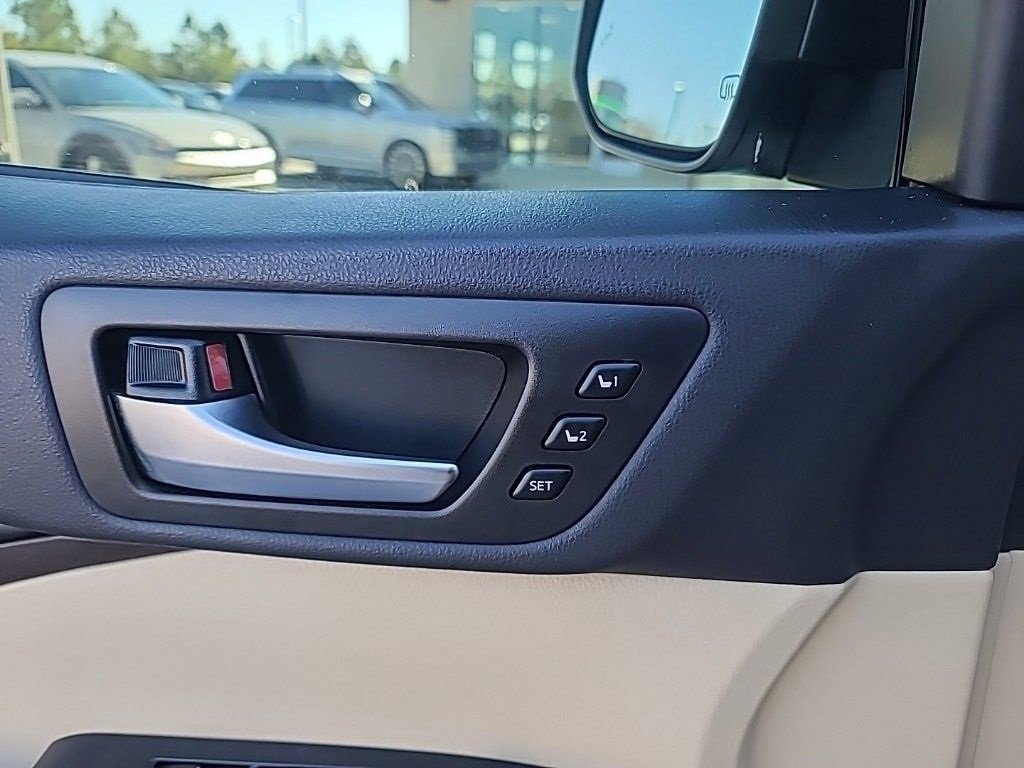 Used 2019 Toyota Highlander Limited Platinum image 15
