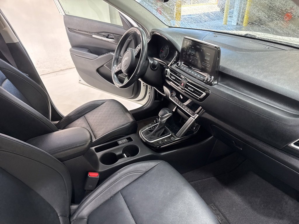 Used 2021 Kia Seltos SX w/ SX Sunroof Package image 29