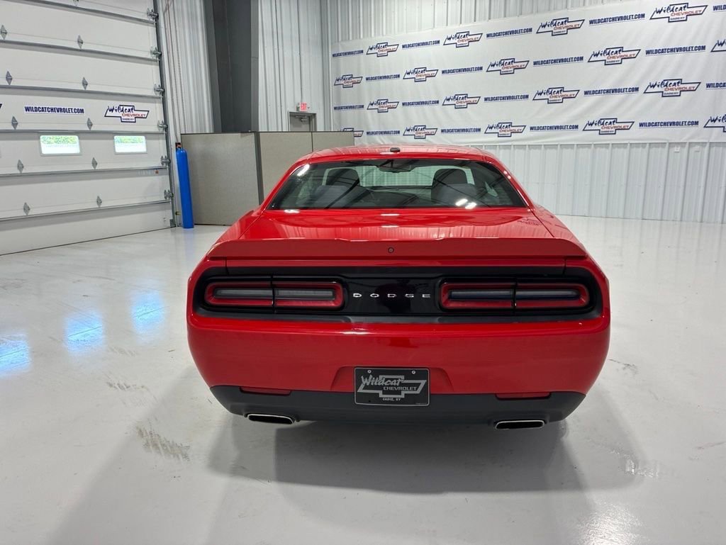Used 2019 Dodge Challenger SXT RWD image 6