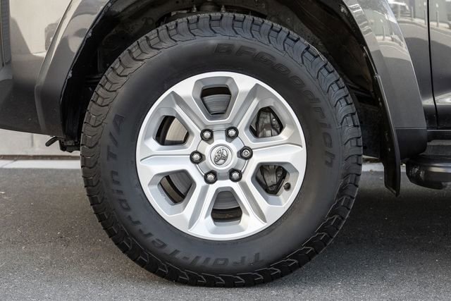 Used 2022 Toyota 4Runner SR5 Premium w/ Moonroof Package AWD/4WD image 16