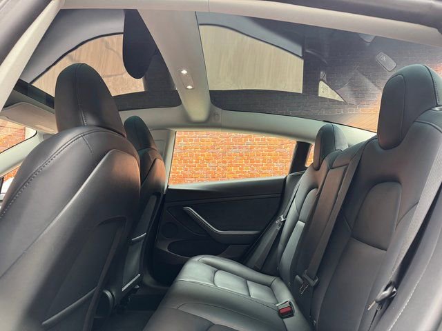 Used 2023 Tesla Model 3 Standard Range image 3