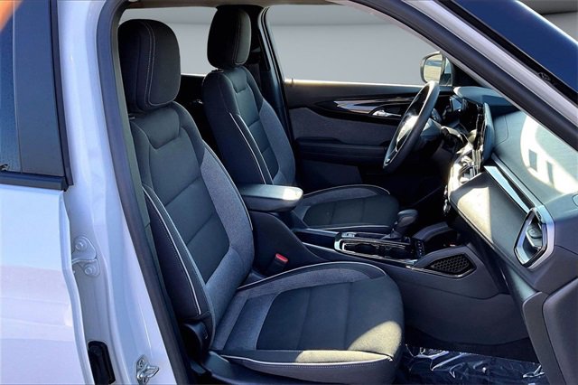 Used 2024 Chevrolet TrailBlazer LT image 28