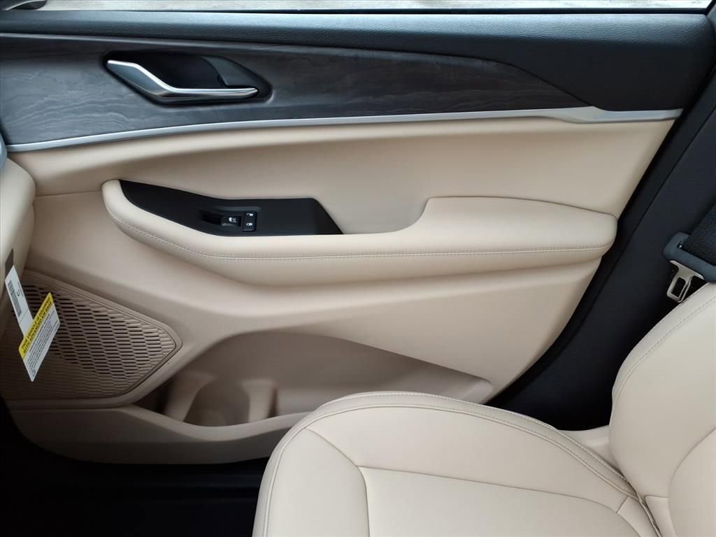 New 2025 Jeep Grand Cherokee Limited image 28