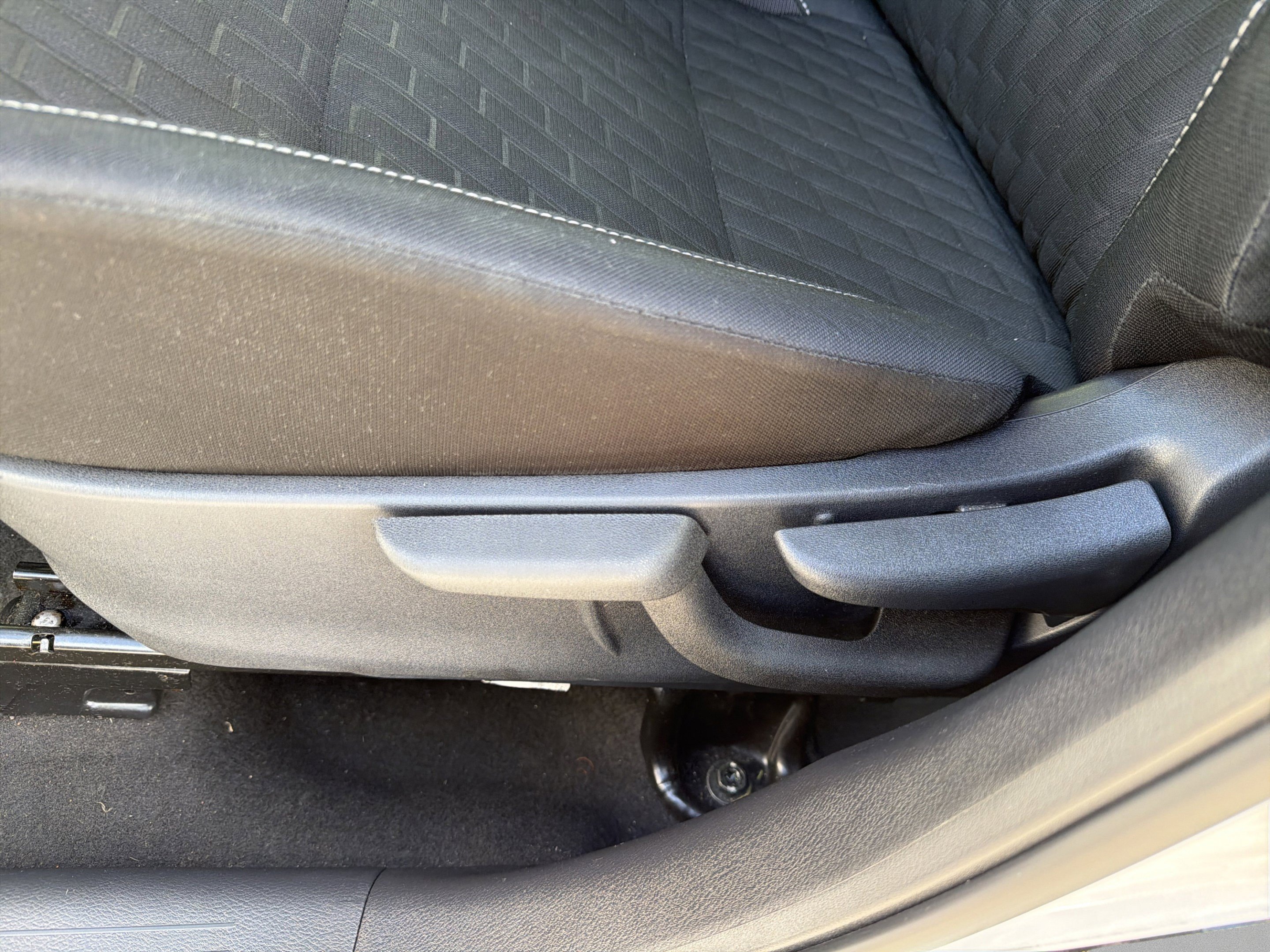 Used 2022 Nissan Kicks S FWD image 13