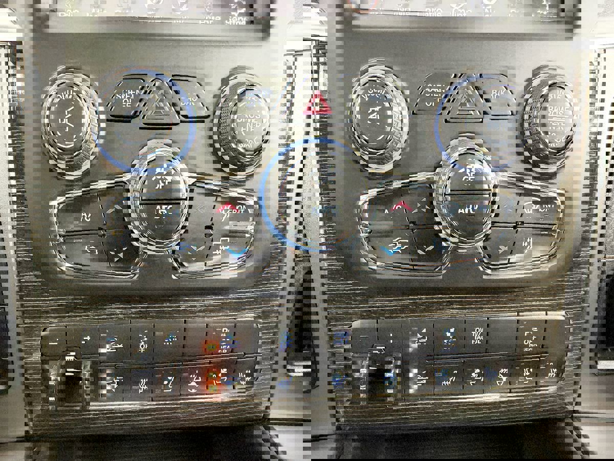 Used 2015 RAM 1500 Laramie Limited image 70