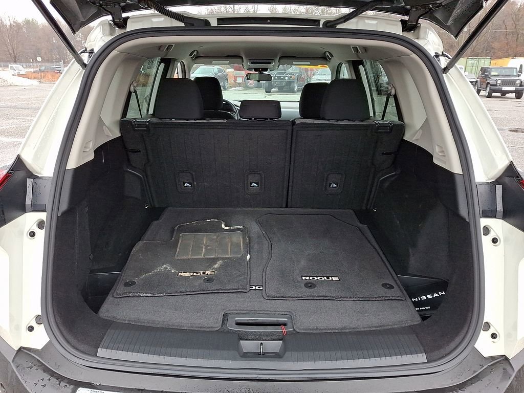 Used 2023 Nissan Rogue SV image 31