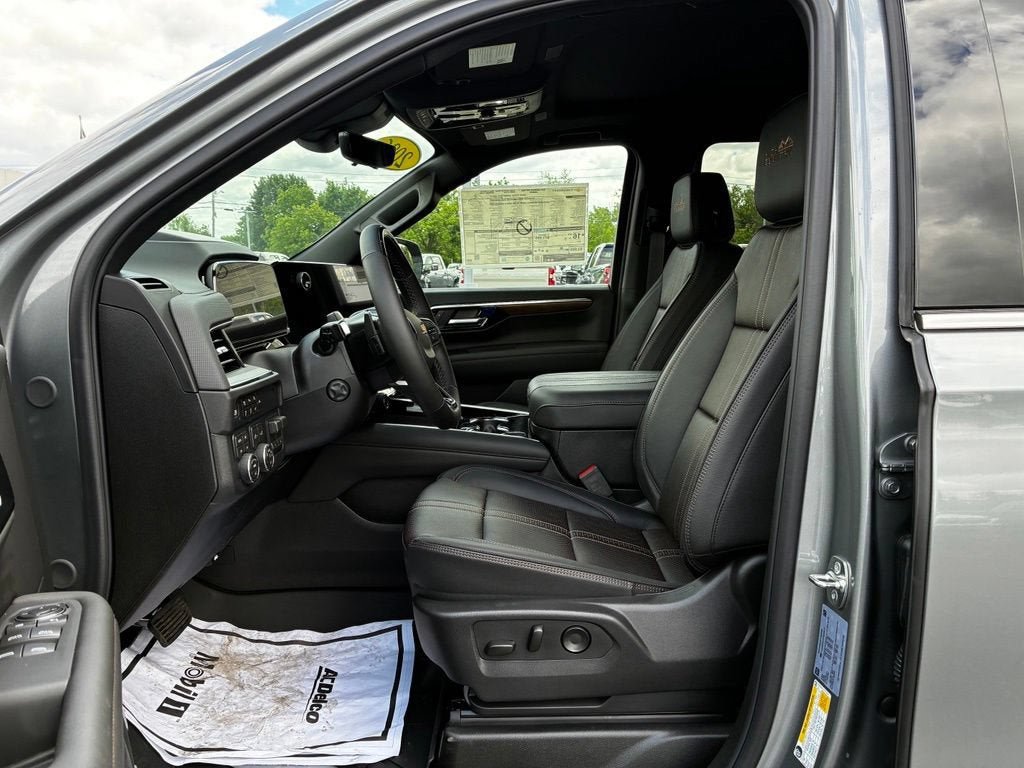 New 2026 Chevrolet Suburban High Country AWD/4WD image 5