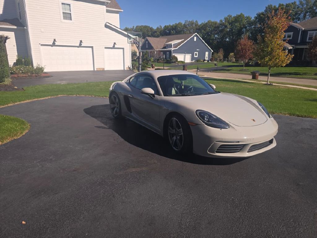Used 2018 Porsche 718 Cayman S image 3