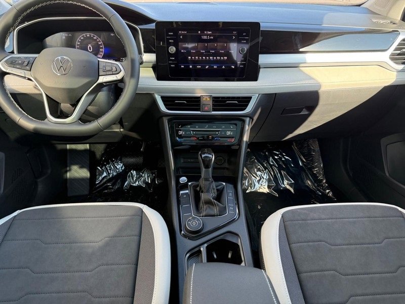 New 2025 Volkswagen Taos SE image 5