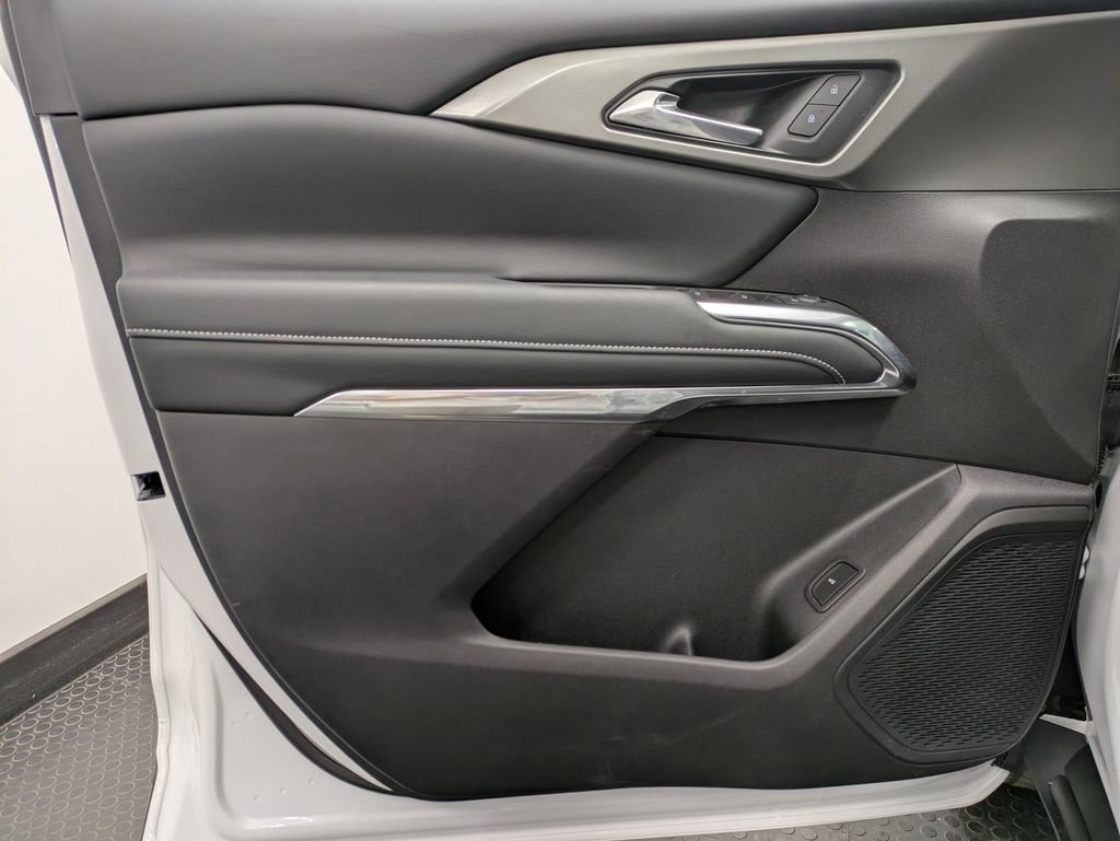 Used 2024 Chevrolet Traverse LS w/ LPO, Floor Liner Package FWD image 8