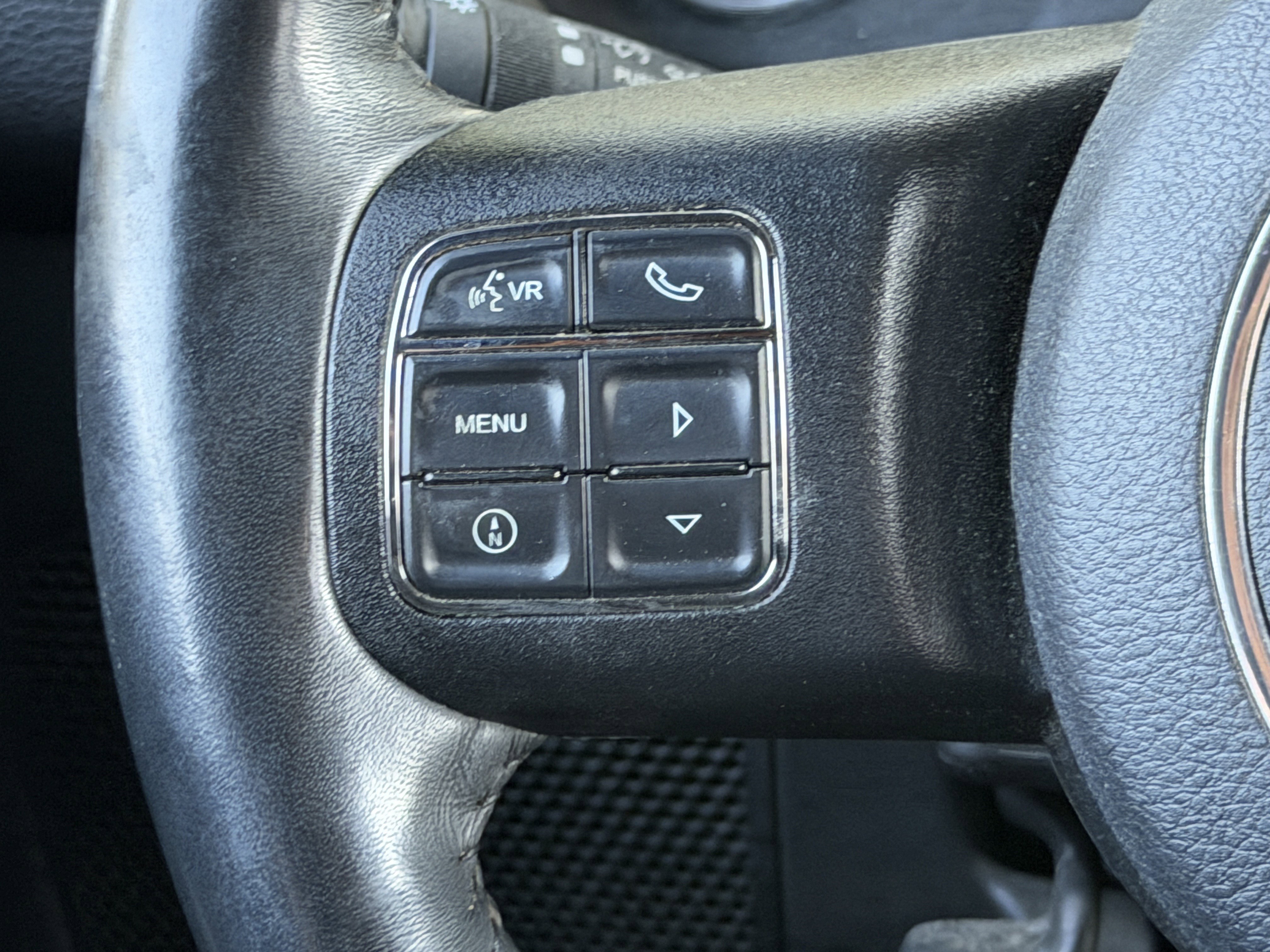 Used 2018 Jeep Wrangler Unlimited Sahara w/ Connectivity Group AWD/4WD image 9
