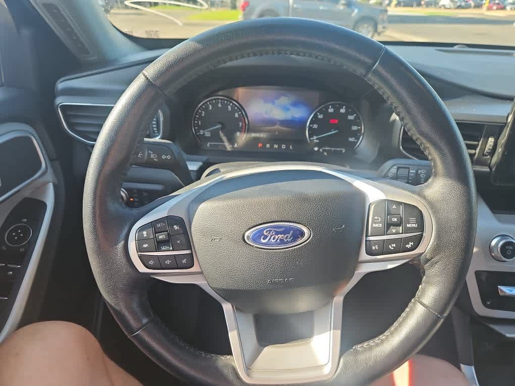 Used 2023 Ford Explorer XLT w/ Equipment Group 202A RWD image 15