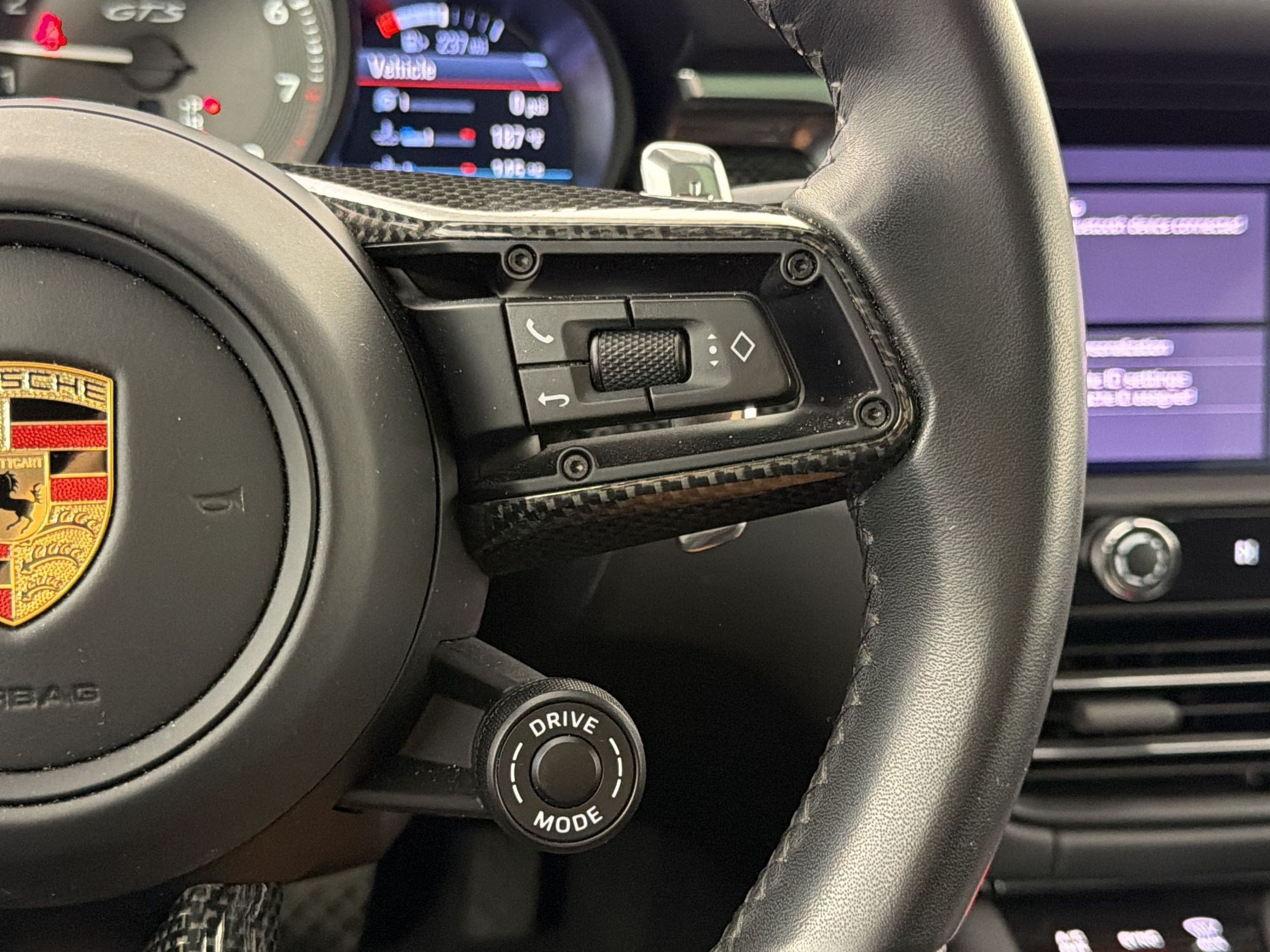 Certified 2025 Porsche Macan GTS AWD/4WD image 30