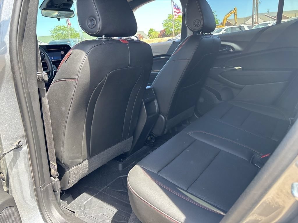 Used 2025 Chevrolet Trax RS w/ Driver Confidence Package FWD image 28