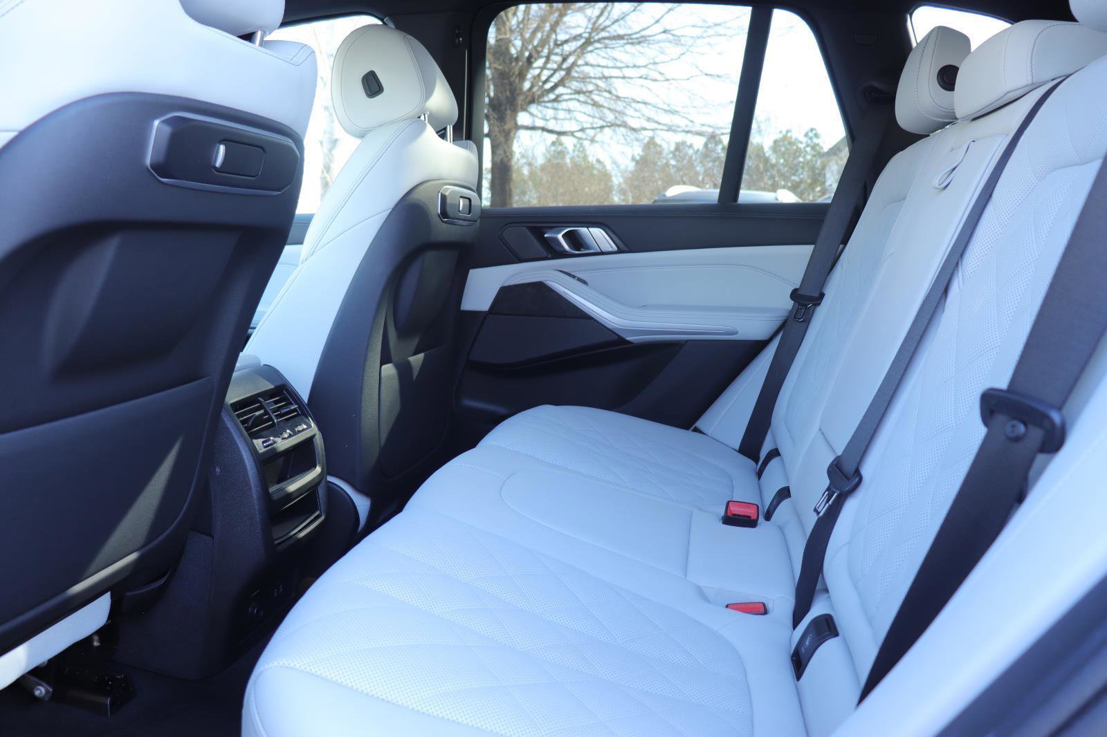 Used 2024 BMW X5 xDrive40i w/ Premium Package image 13