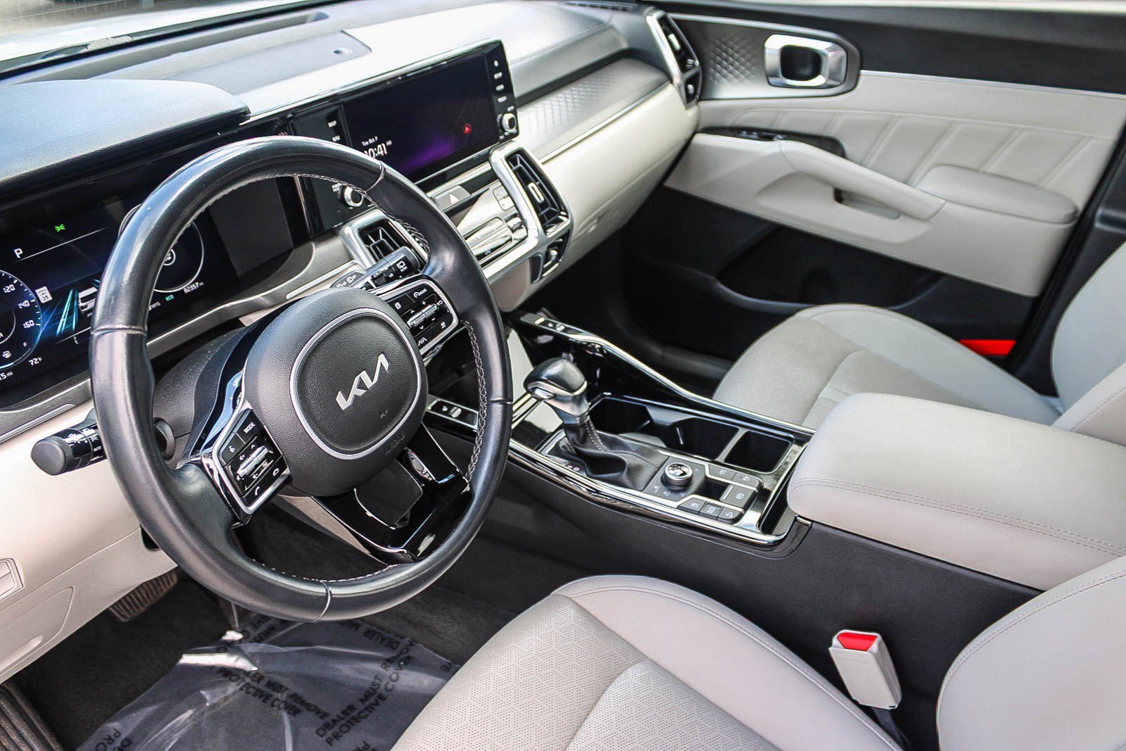 Used 2023 Kia Sorento SX image 18