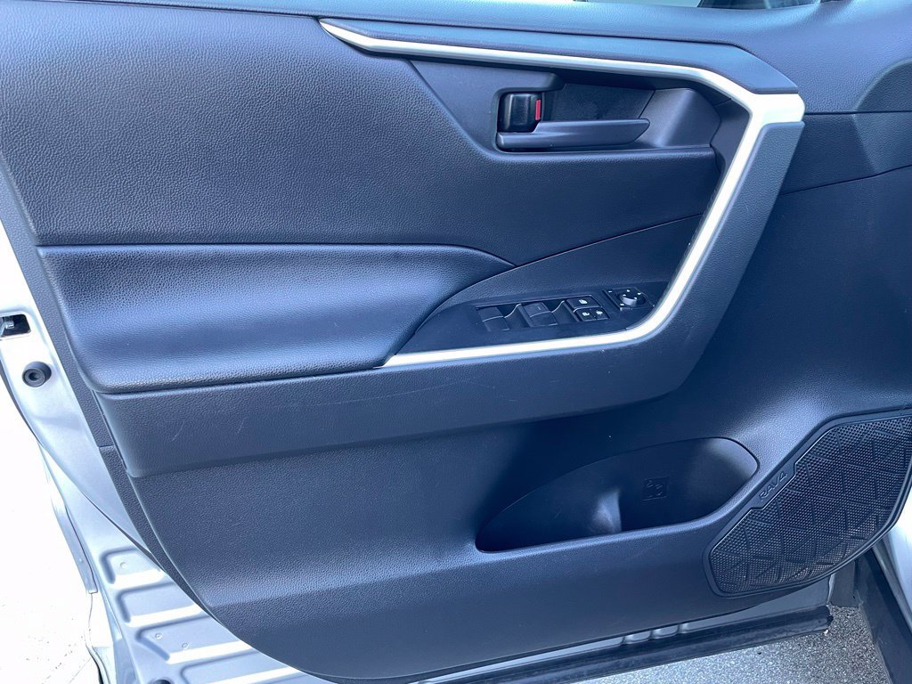 Used 2021 Toyota RAV4 LE w/ Carpet Mat Package (TMS) AWD/4WD image 9