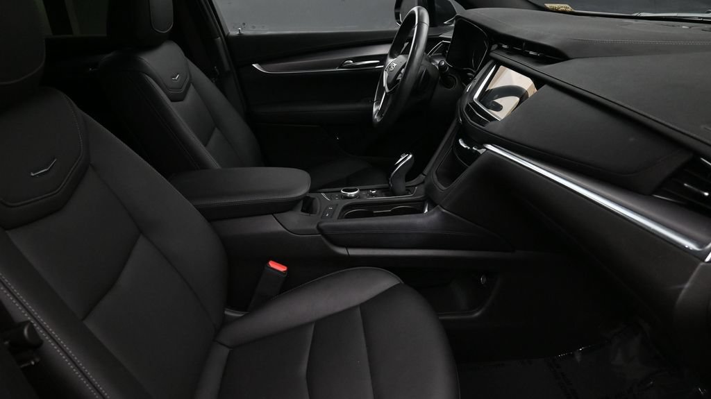 Certified 2023 Cadillac XT5 Luxury FWD image 2