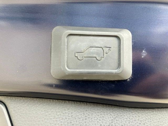 Used 2023 Toyota RAV4 XLE Premium AWD/4WD image 28