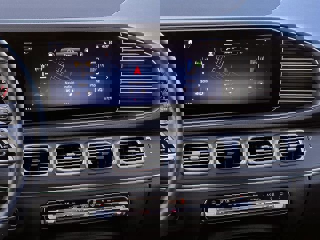 Used 2025 Mercedes-Benz GLE 450e 4MATIC image 16