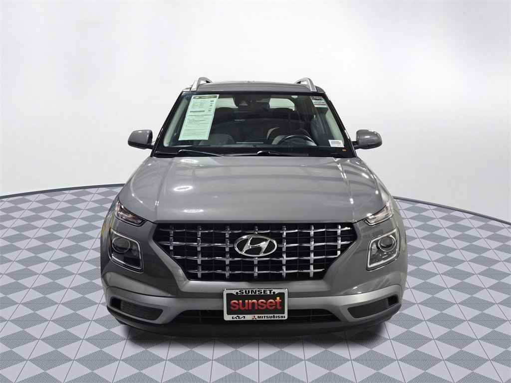 Used 2022 Hyundai Venue SEL image 2
