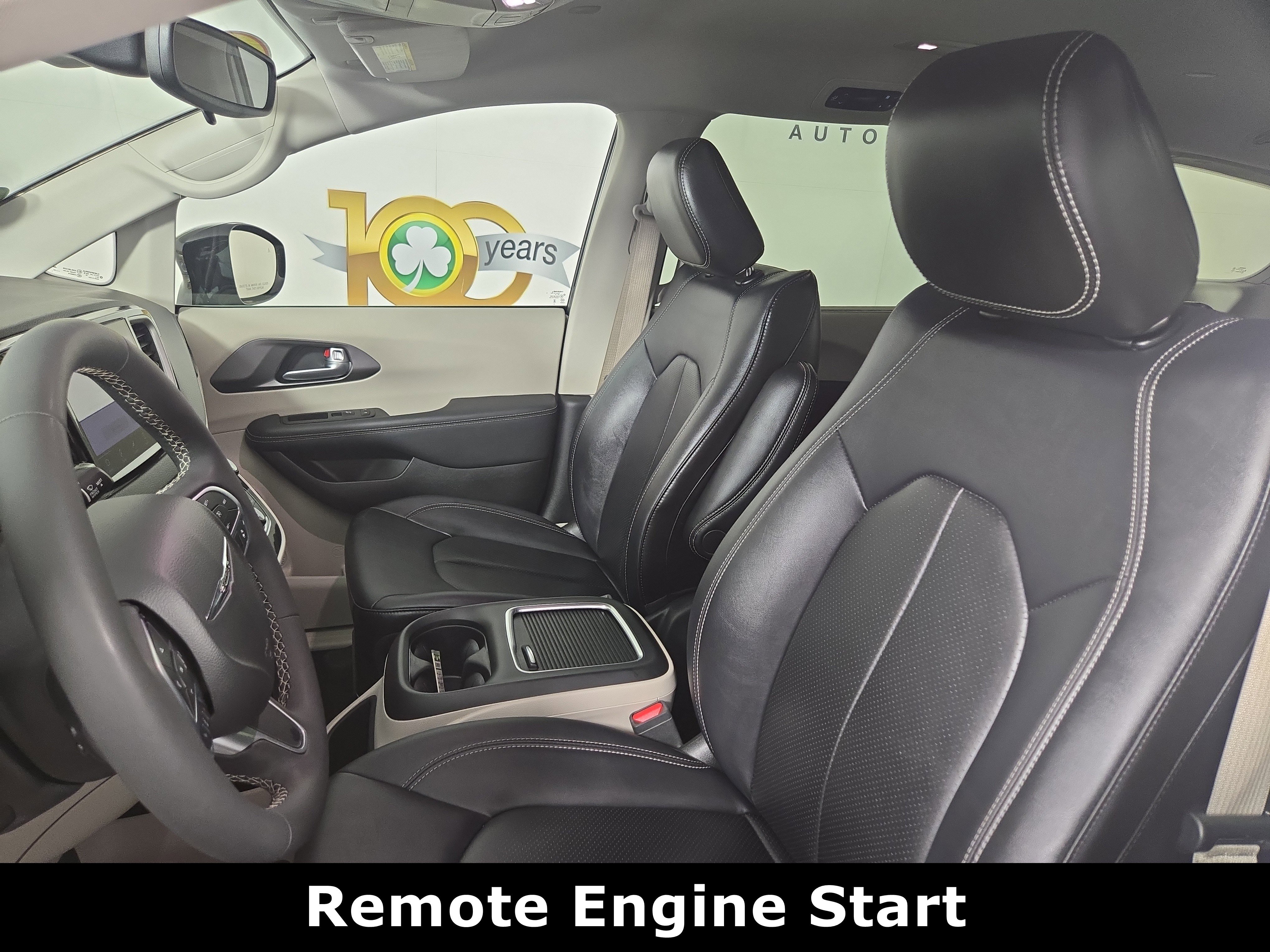 Used 2024 Chrysler Pacifica Touring-L image 11