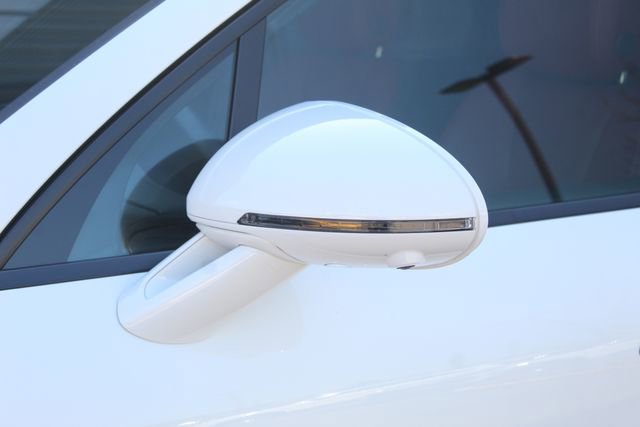 Certified 2025 Porsche Macan image 14