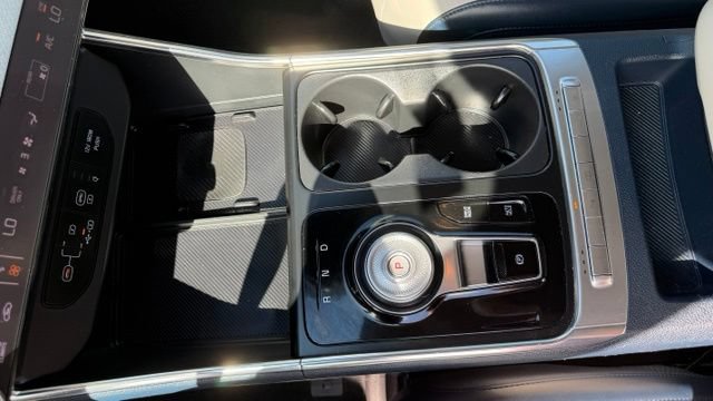 Used 2025 Kia Carnival EX FWD image 34