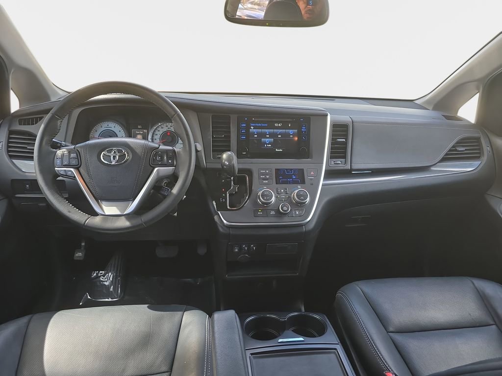 Used 2015 Toyota Sienna SE image 10