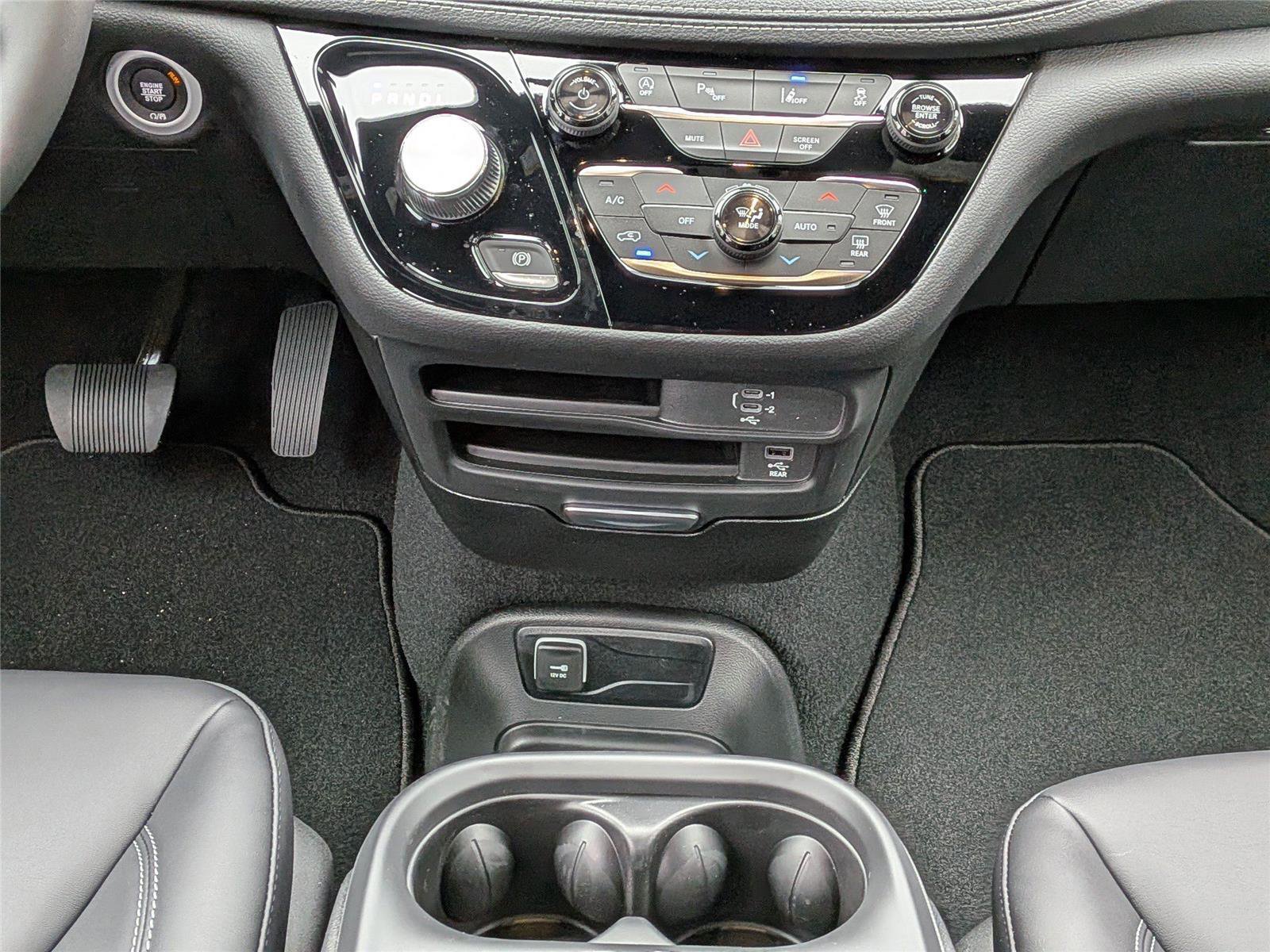 New 2026 Chrysler Pacifica Select FWD image 20