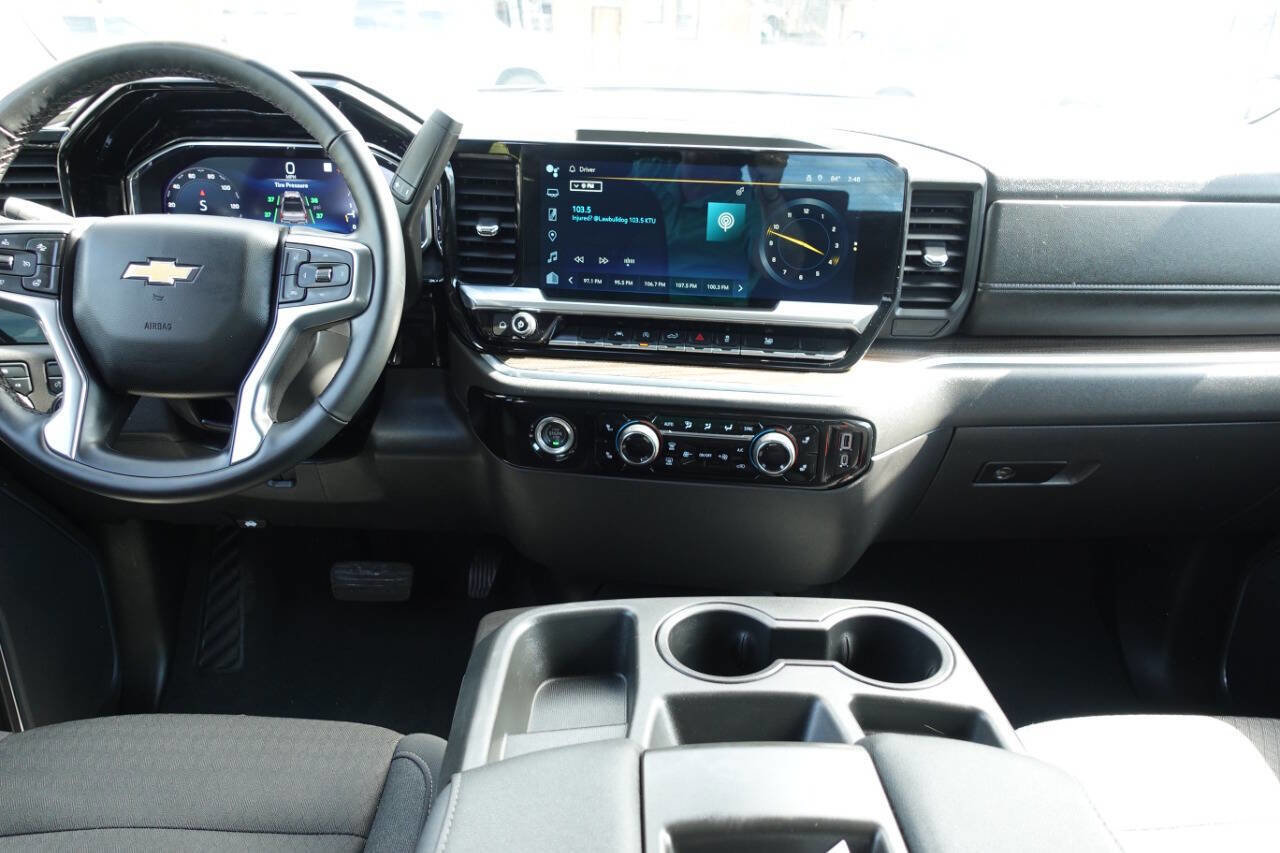 Used 2023 Chevrolet Silverado 1500 LT AWD/4WD image 40