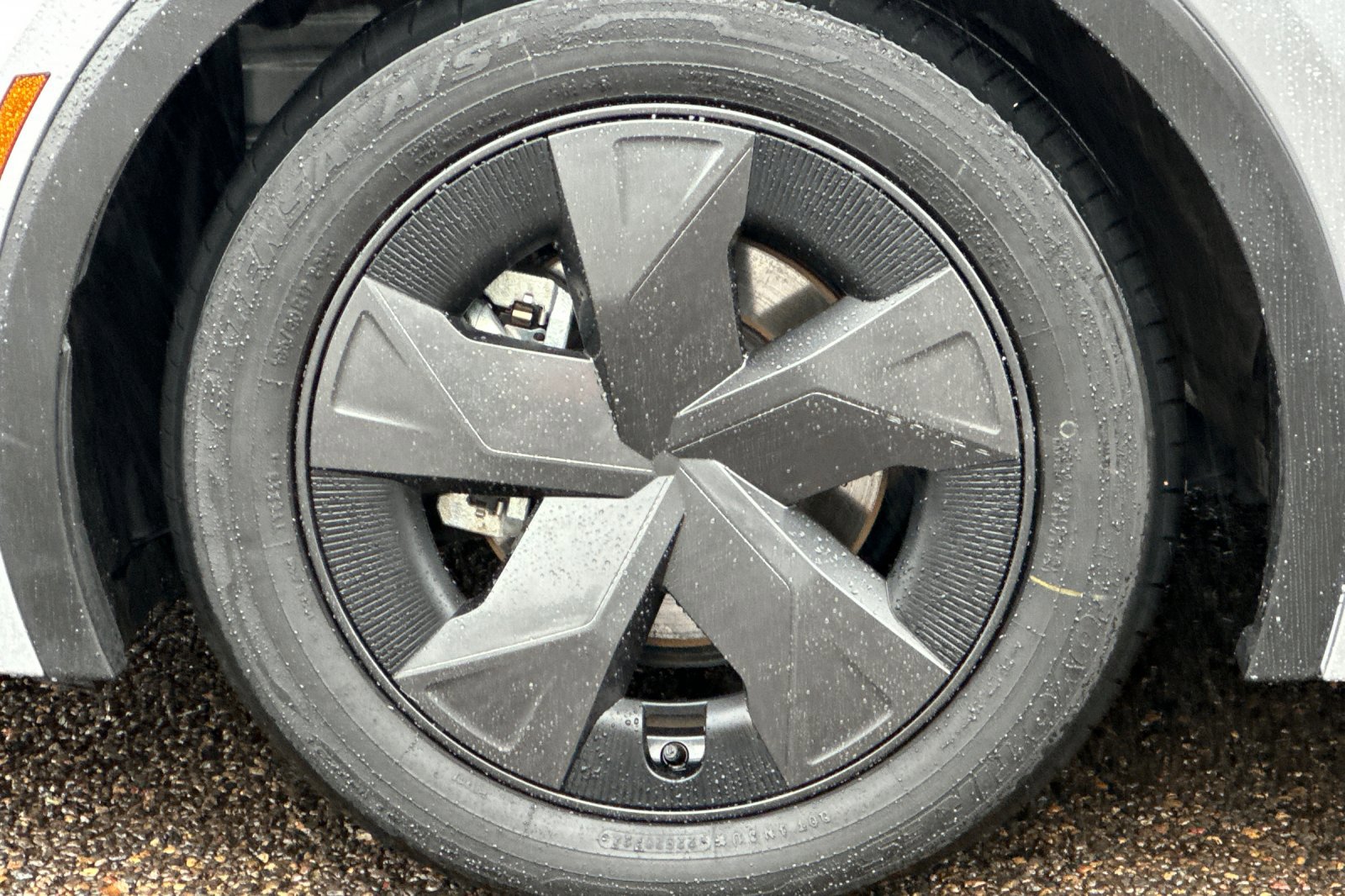 Used 2024 Toyota Prius LE image 25