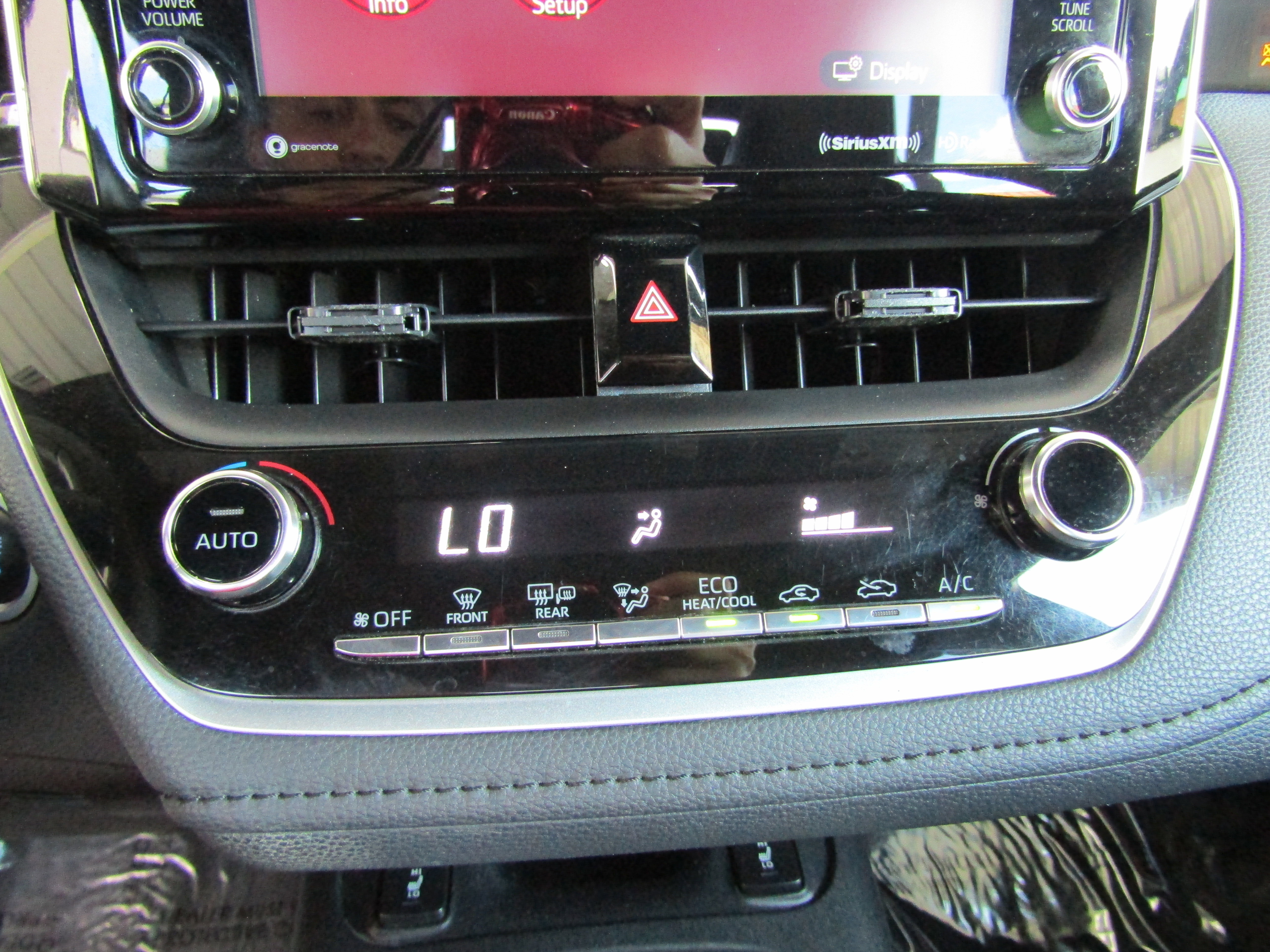 Used 2020 Toyota Corolla XSE image 19
