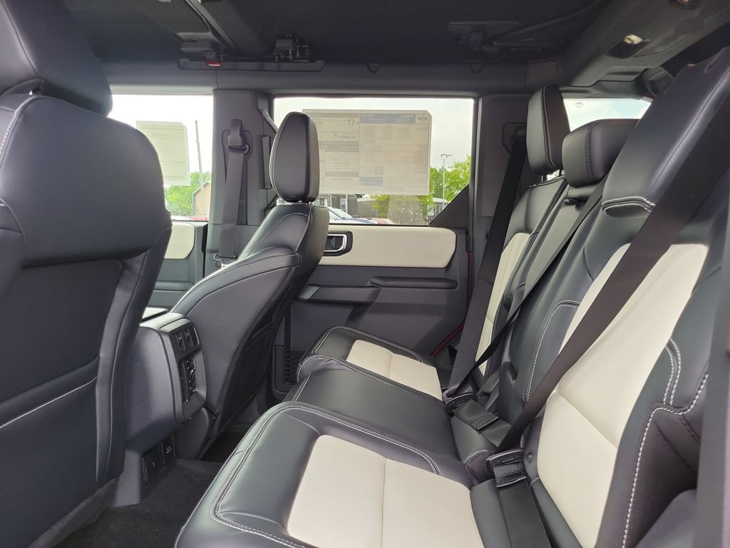 New 2026 Ford Bronco Outer Banks w/ Sasquatch Package AWD/4WD image 14