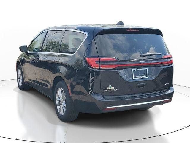 New 2027 Chrysler Pacifica Select AWD/4WD image 3