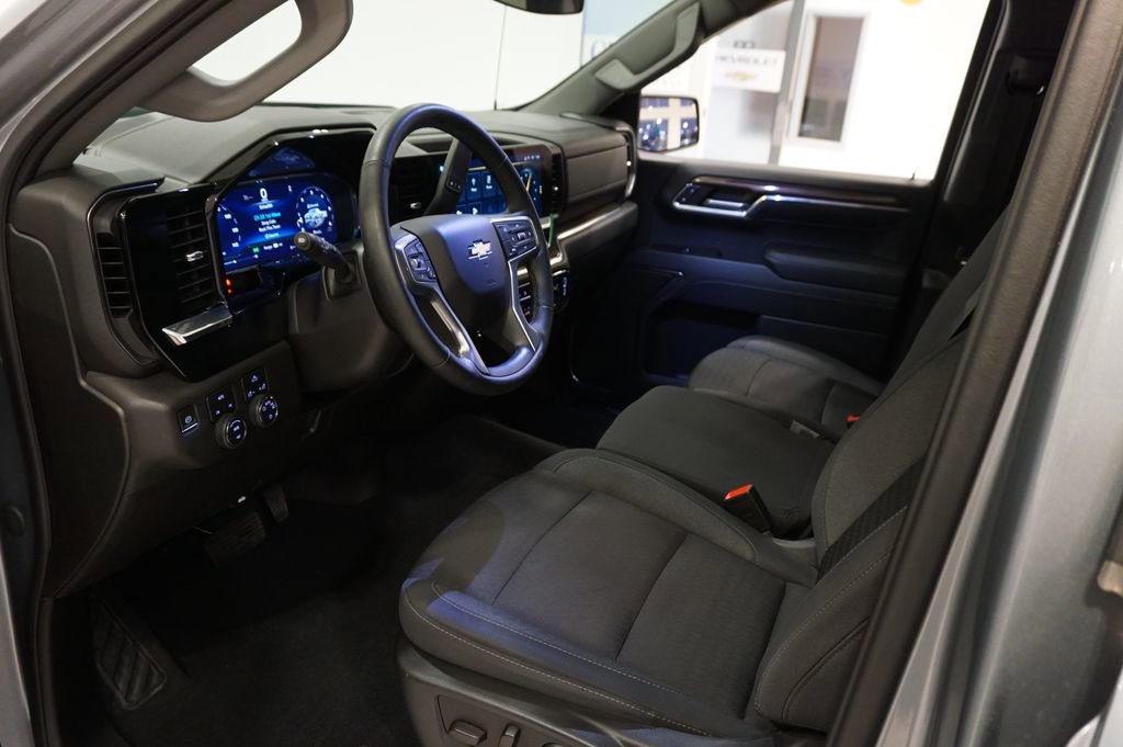 Used 2024 Chevrolet Silverado 1500 LT image 9