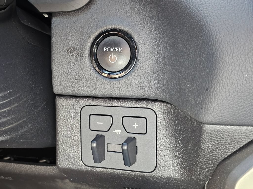 Used 2026 Toyota Tundra Limited AWD/4WD image 18