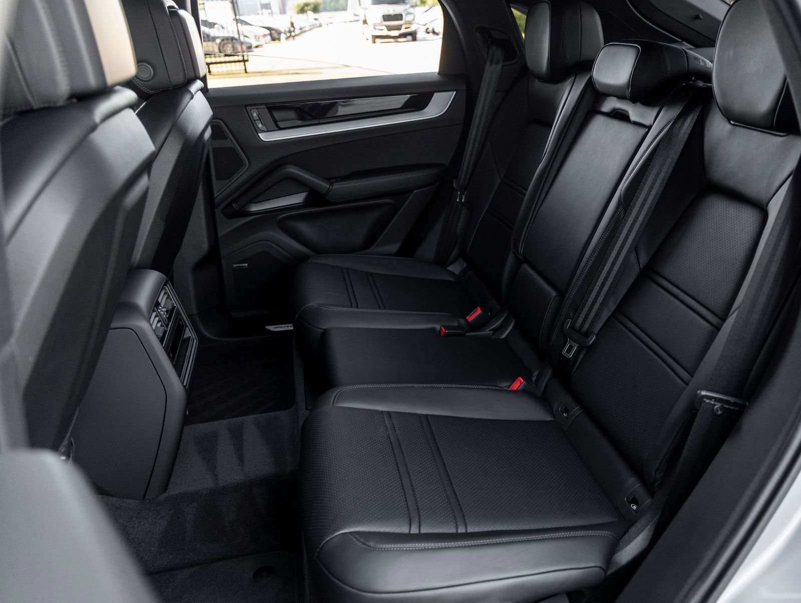 Certified 2026 Porsche Cayenne Coupe image 33