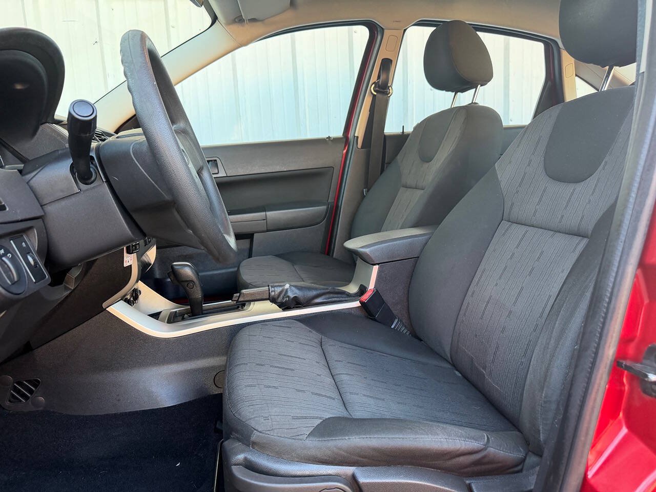 Used 2009 Ford Focus SE FWD image 12